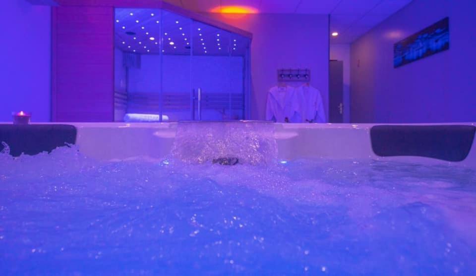 Loft Privatif Avec Jacuzzi Et Sauna サン・ディジエ エクステリア 写真