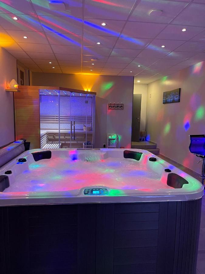 Loft Privatif Avec Jacuzzi Et Sauna サン・ディジエ エクステリア 写真