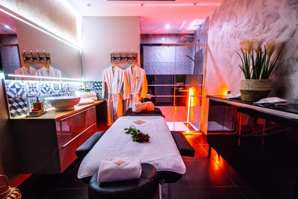Loft Privatif Avec Jacuzzi Et Sauna サン・ディジエ エクステリア 写真
